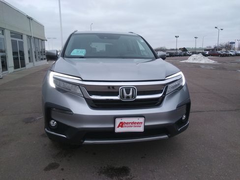 Used 2019 Honda Pilot Touring image 3