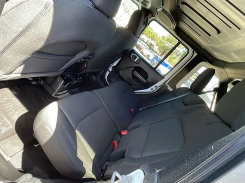 Used 2022 Jeep Wrangler Unlimited Sport AWD/4WD image 31