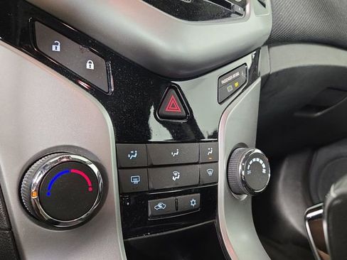 Used 2014 Chevrolet Cruze LT FWD image 19