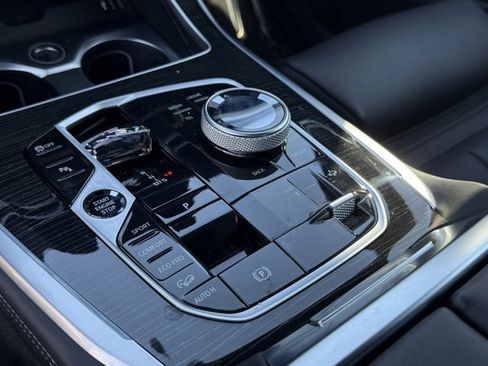 Used 2025 BMW X7 M60i image 30