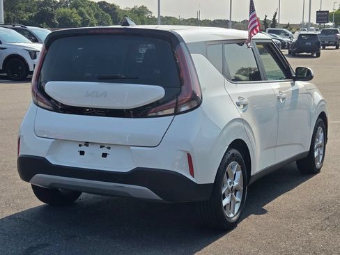 Used 2023 Kia Soul LX w/ Option Group 015 FWD image 3