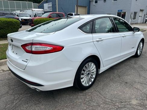 Used 2015 Ford Fusion SE FWD image 8