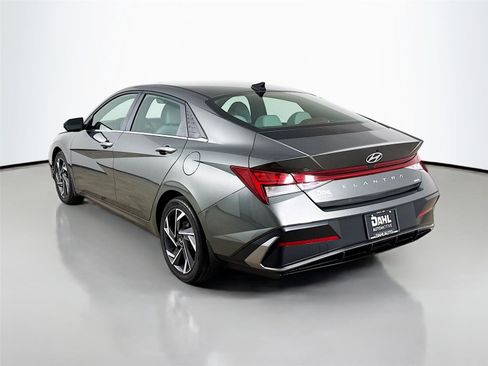 Used 2025 Hyundai Elantra Limited FWD image 10