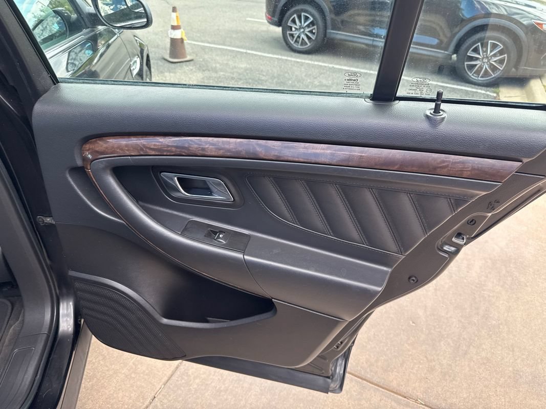 Used 2013 Ford Taurus Limited FWD image 18