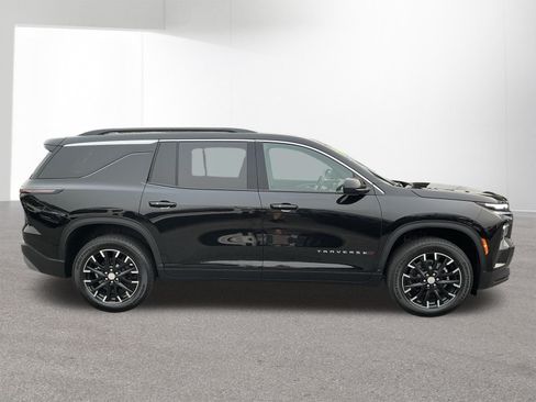 Used 2026 Chevrolet Traverse LT w/ Sun and Wheel Package AWD/4WD image 2