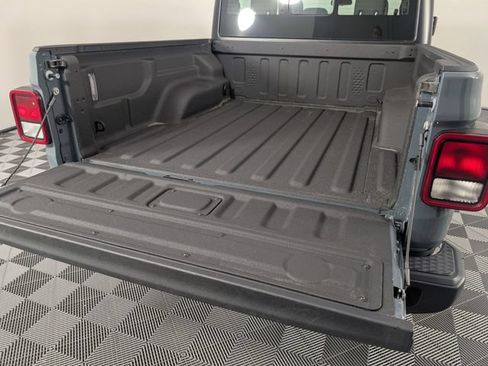 Used 2024 Jeep Gladiator Sport AWD/4WD image 25