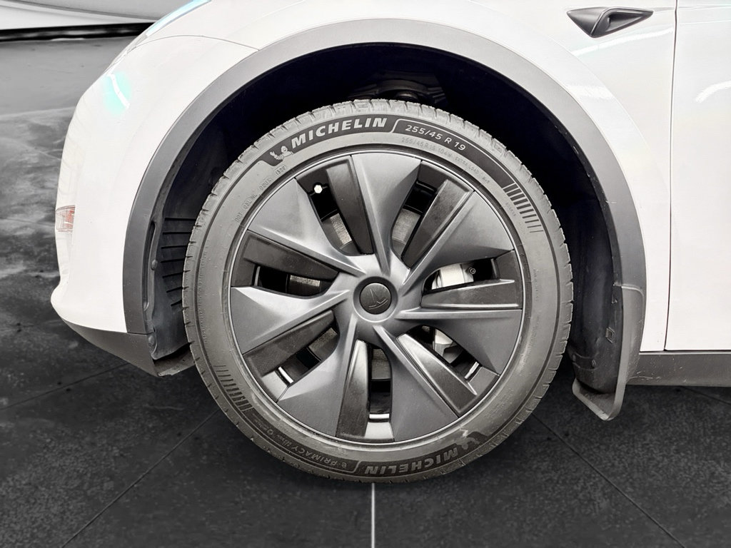 Used 2024 Tesla Model Y Long Range AWD/4WD image 29