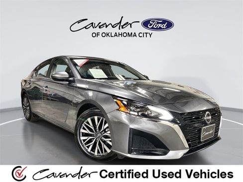 Used 2024 Nissan Altima 2.5 SV w/ SV Premium Package image 1