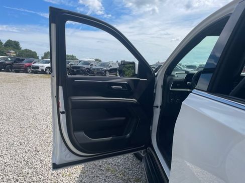 Used 2025 Chevrolet Tahoe LS AWD/4WD image 24