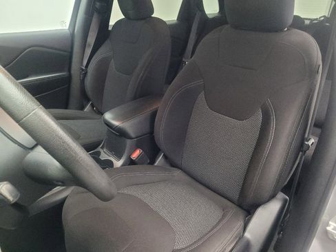 Used 2020 Jeep Cherokee Latitude image 17