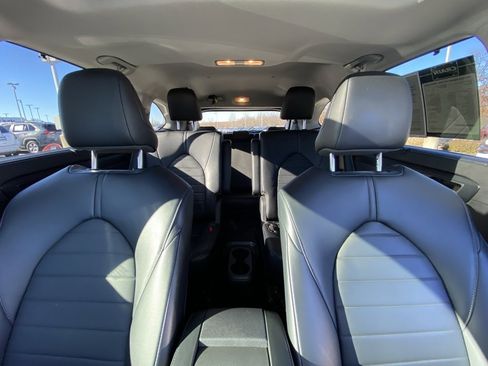 Used 2023 Toyota Highlander XLE image 31