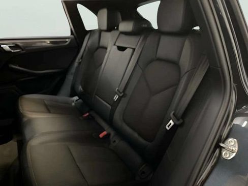 Used 2023 Porsche Macan AWD/4WD image 34
