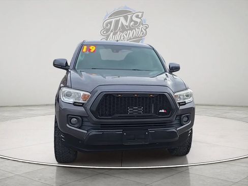 Used 2019 Toyota Tacoma SR w/ SR Convenience Package image 8