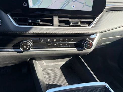 New 2027 Chevrolet Equinox LT w/ LPO, Floor Liner Package FWD image 18
