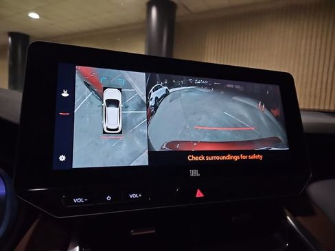 Used 2023 Toyota Venza Limited image 23