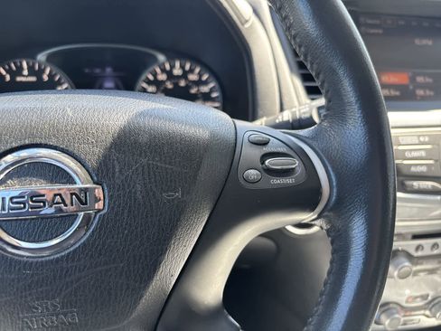 Used 2017 Nissan Pathfinder SL AWD/4WD image 10