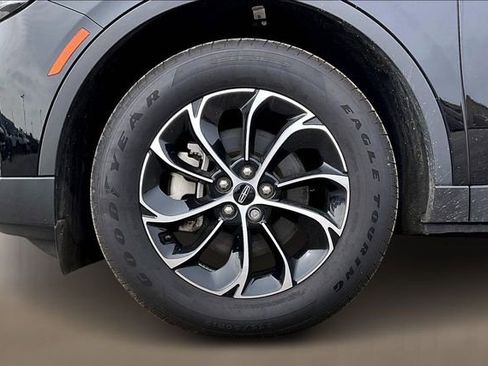 Used 2025 Lincoln Nautilus Premier image 8