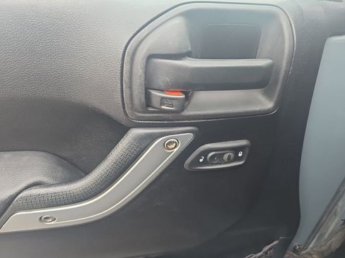 Used 2015 Jeep Wrangler Unlimited Sahara w/ Dual Top Group image 15