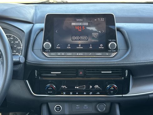 Used 2022 Nissan Rogue SV image 17