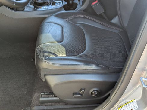 Used 2019 Jeep Cherokee Trailhawk image 27