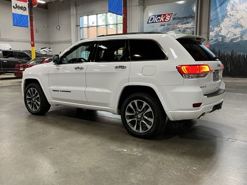 Used 2018 Jeep Grand Cherokee Overland AWD/4WD image 3