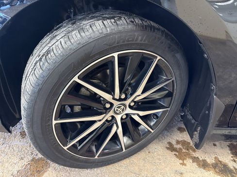 Used 2023 Toyota Camry SE image 4