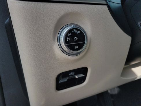 Certified 2025 Mercedes-Benz C 300 Sedan image 25