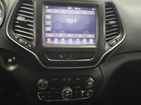 Used 2019 Jeep Cherokee Trailhawk w/ Cold Weather Group image 26