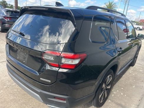 Used 2023 Honda Pilot Touring image 7