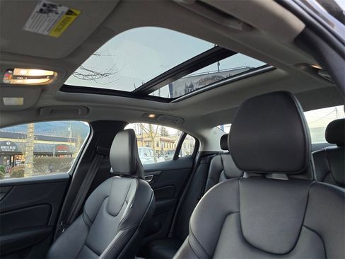 Used 2025 Volvo S60 B5 Core image 22