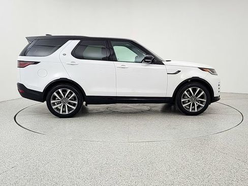 Used 2025 Land Rover Discovery Dynamic SE AWD/4WD image 4