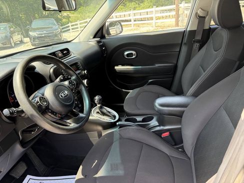 Used 2016 Kia Soul FWD image 5