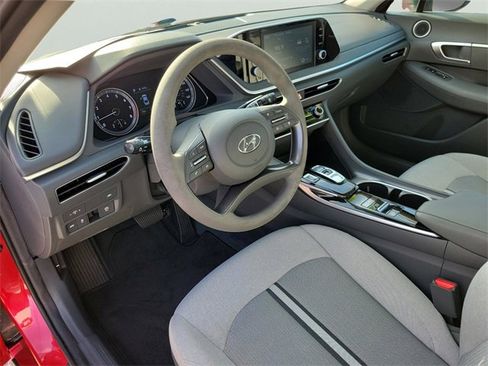 Used 2022 Hyundai Sonata SE w/ Preferred Accessory Package image 11
