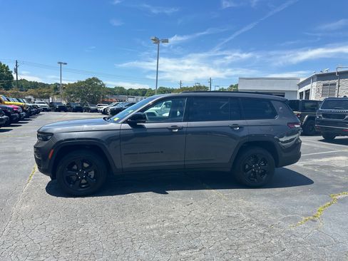 Used 2025 Jeep Grand Cherokee L Limited w/ Luxury Tech Group II RWD image 6