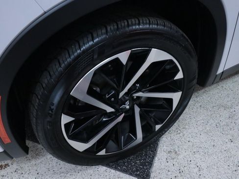 Used 2024 Mitsubishi Outlander SE image 40