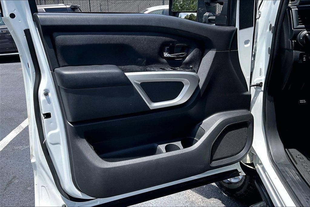 Used 2024 Nissan Titan SV w/ SV Convenience Package AWD/4WD image 20