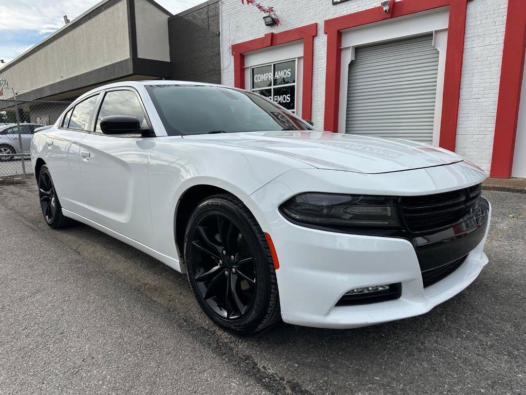 Used 2016 Dodge Charger SXT w/ Blacktop Package RWD image 3
