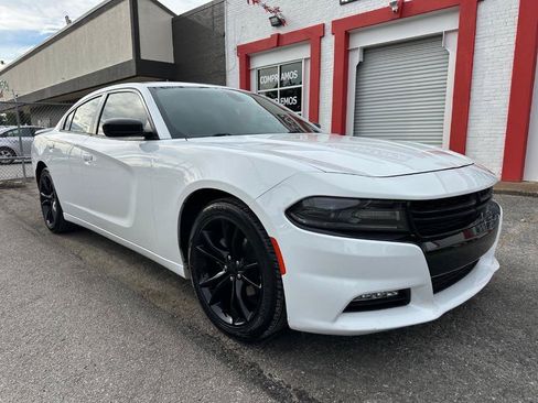 Used 2016 Dodge Charger SXT w/ Blacktop Package RWD image 3