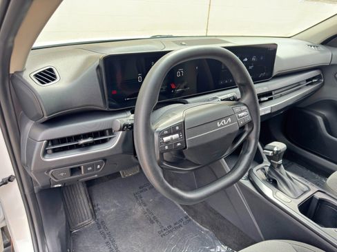 Used 2025 Kia K4 FWD image 12