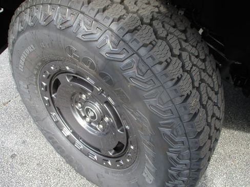 New 2025 Ford Bronco Outer Banks w/ Sasquatch Package image 19