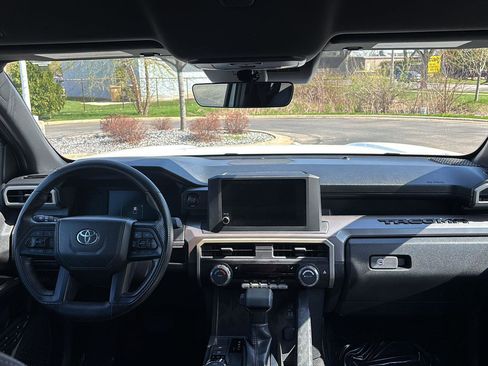 Used 2024 Toyota Tacoma SR5 AWD/4WD image 19