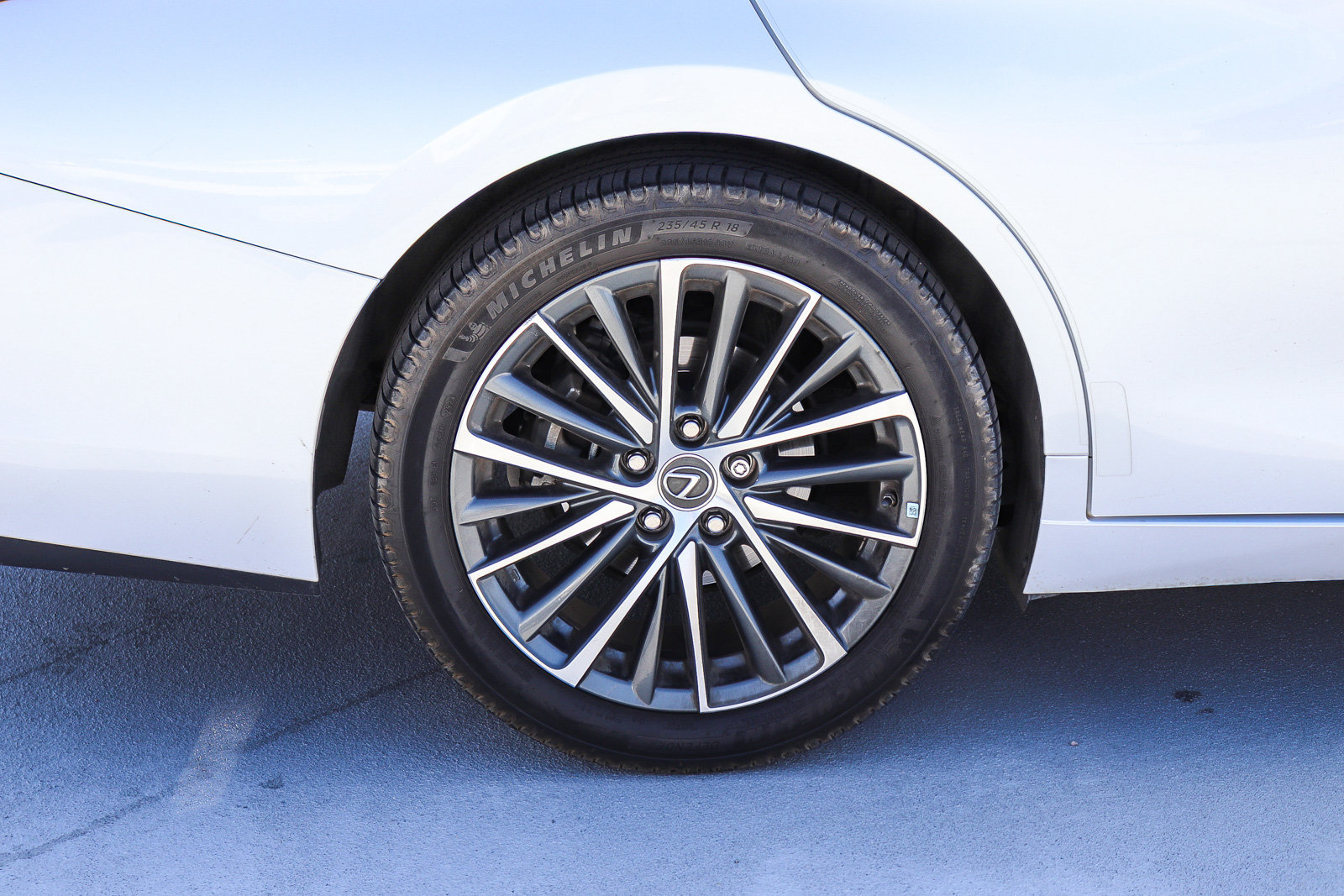 Used 2023 Lexus ES 350 w/ Accessory Package (Z1) FWD image 9