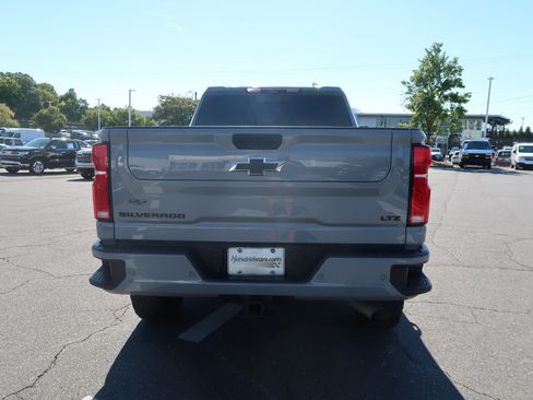 Used 2024 Chevrolet Silverado 2500 LTZ w/ LTZ Plus Package AWD/4WD image 9