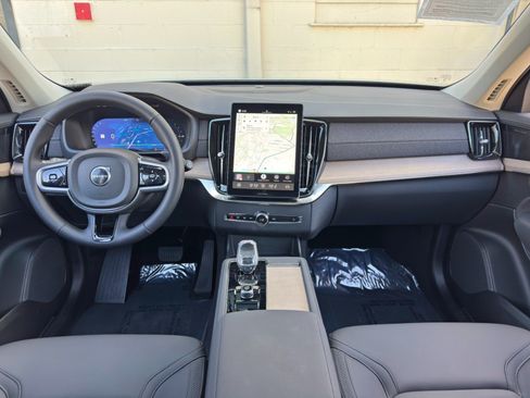 Used 2025 Volvo XC90 T8 Plus w/ Protection Package Premier AWD/4WD image 13