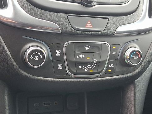 Used 2020 Chevrolet Equinox LT FWD image 17