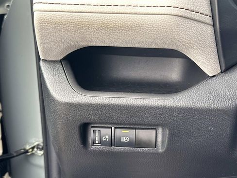 Used 2022 Toyota RAV4 XLE image 16