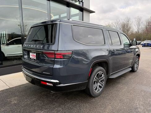 Used 2024 Jeep Wagoneer L Series II w/ Flexible Seating Group AWD/4WD image 2