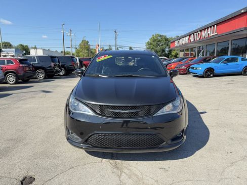 Used 2018 Chrysler Pacifica Touring-L Plus FWD image 8