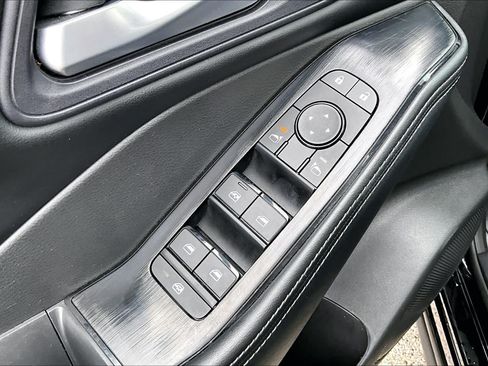Used 2025 Nissan Rogue SV FWD image 35