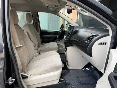Used 2016 Dodge Grand Caravan SE w/ Quick Order Package 29E SE FWD image 19